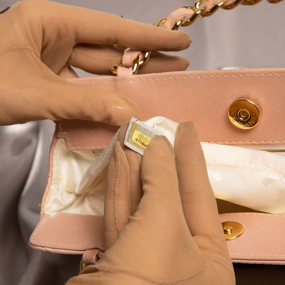Extremely rare pink CHANEL bag - Picture 11 of 13